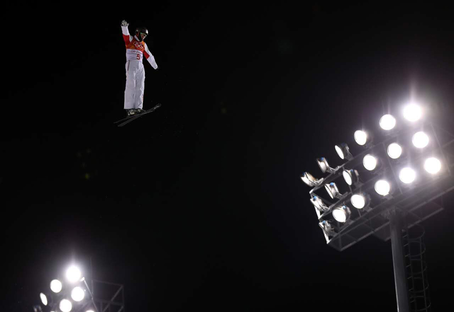 平昌冬奧會(huì)自由式滑雪男子空中技巧決賽舉行 中國(guó)選手賈宗洋獲得亞軍