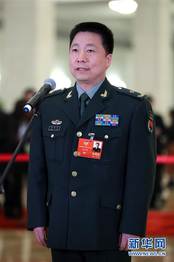 全國(guó)政協(xié)委員接受采訪