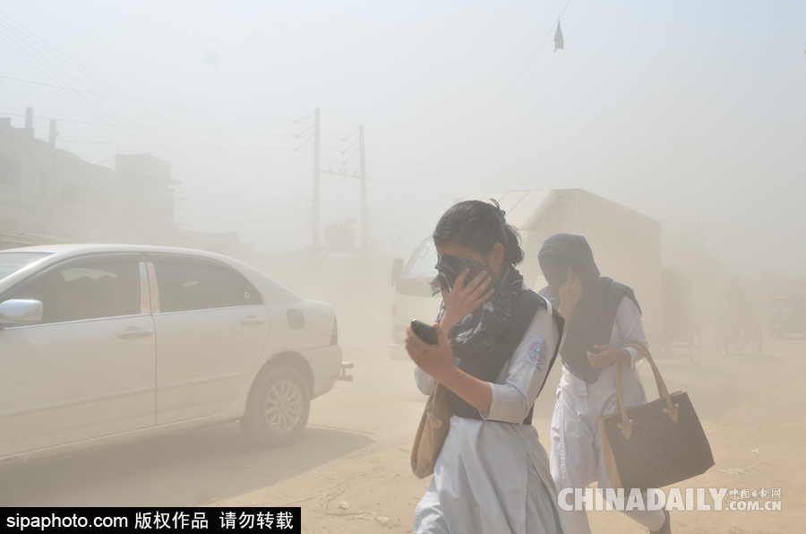 呼吸困難！孟加拉國達(dá)卡街頭塵土飛揚粉塵污染嚴(yán)重