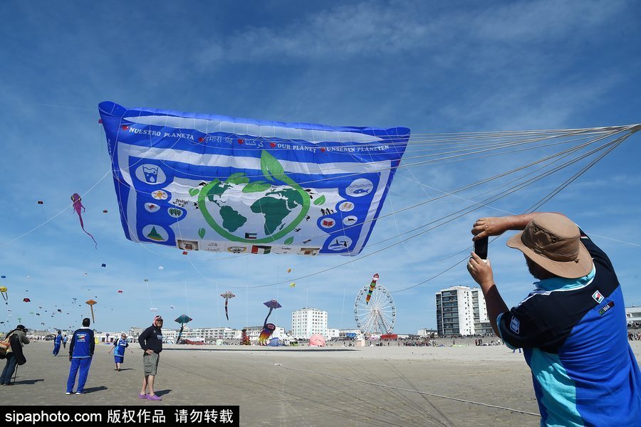 2018法國風箏節開幕 世界上最大的風箏放飛