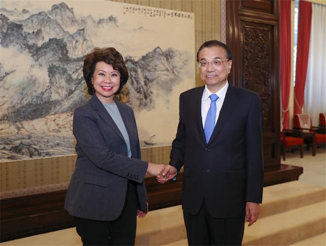 李克強(qiáng)會見美國運(yùn)輸部長趙小蘭