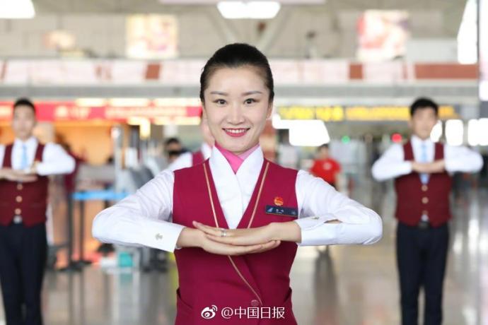 組圖：為青春點贊！空姐“快閃”致敬青年節