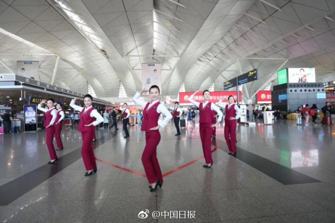 組圖：為青春點贊！空姐“快閃”致敬青年節