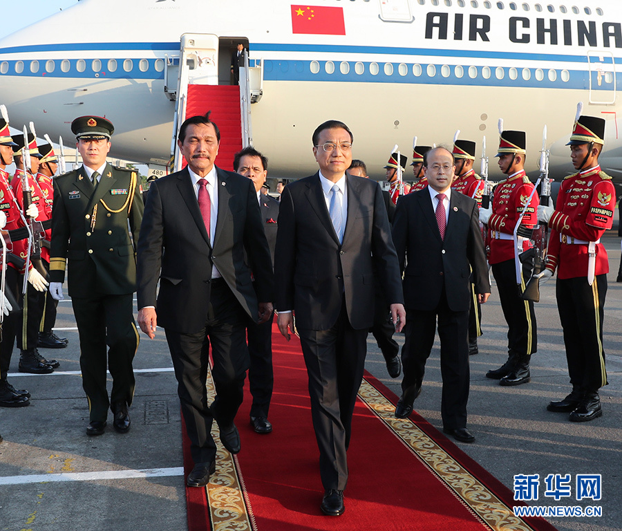 李克強(qiáng)抵達(dá)雅加達(dá)對(duì)印度尼西亞進(jìn)行正式訪(fǎng)問(wèn)