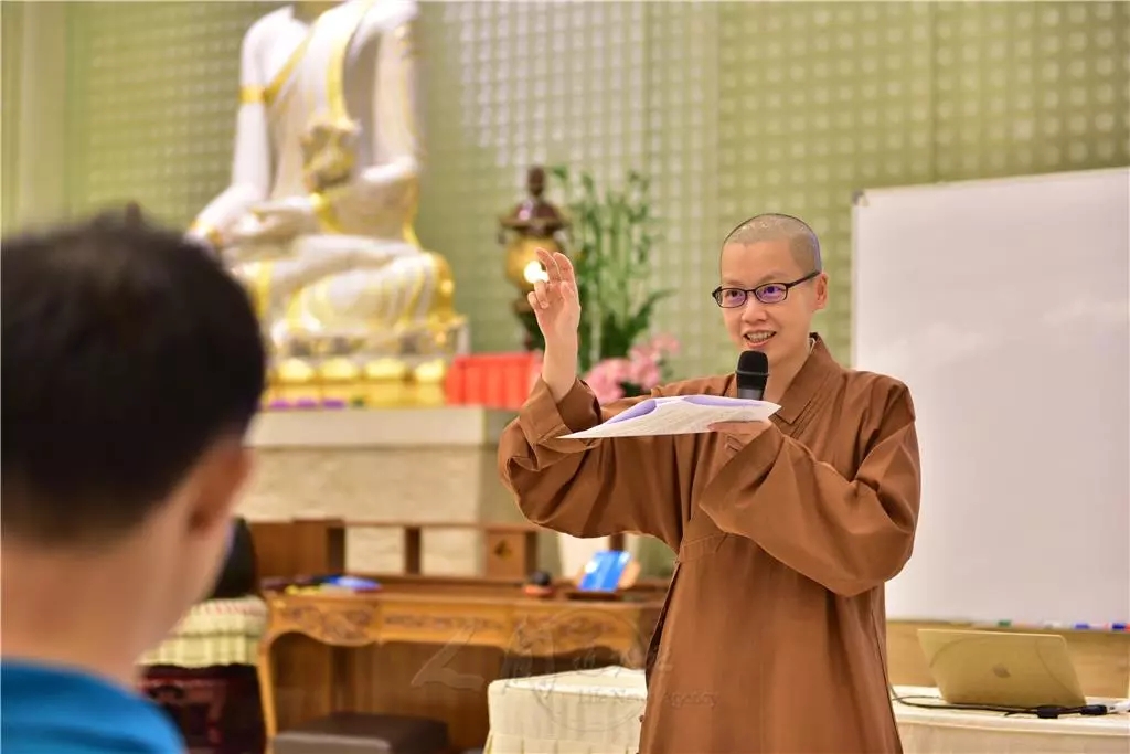 女僧人的超強英語口譯驚艷網友！這才是最正宗的佛系英文
