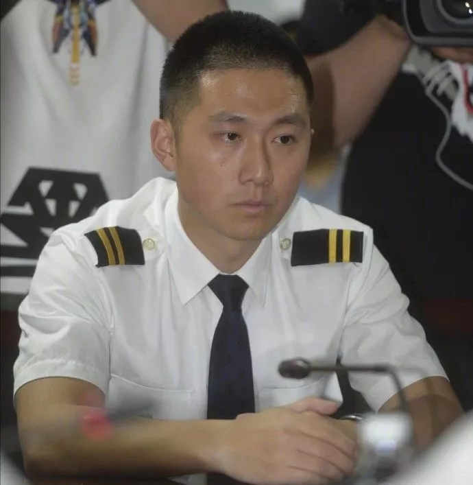 川航機長回憶生死備降驚魂一刻，這波操作簡直是奇跡！