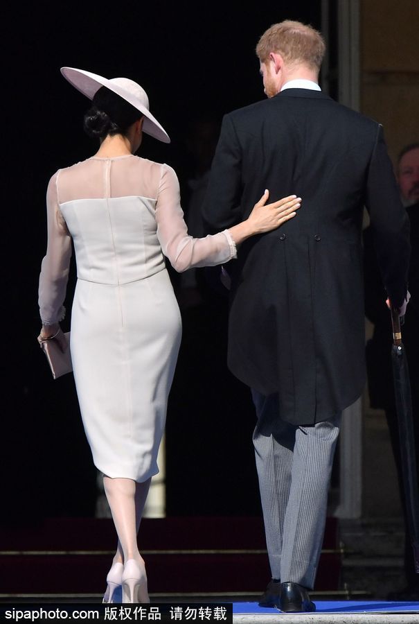 新婚后首現身！梅根王妃白裙名媛范貴氣十足