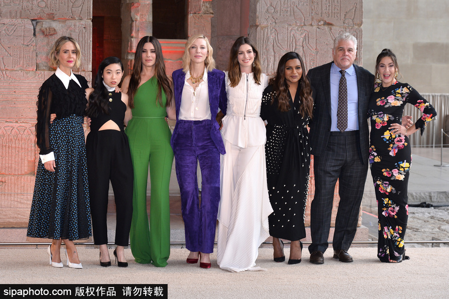 女王扎堆！布蘭切特、安妮·海瑟薇、桑德拉·布洛克現(xiàn)身新片發(fā)布會(huì)