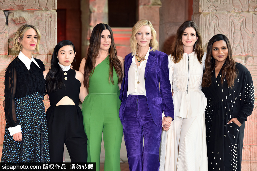 女王扎堆！布蘭切特、安妮·海瑟薇、桑德拉·布洛克現(xiàn)身新片發(fā)布會