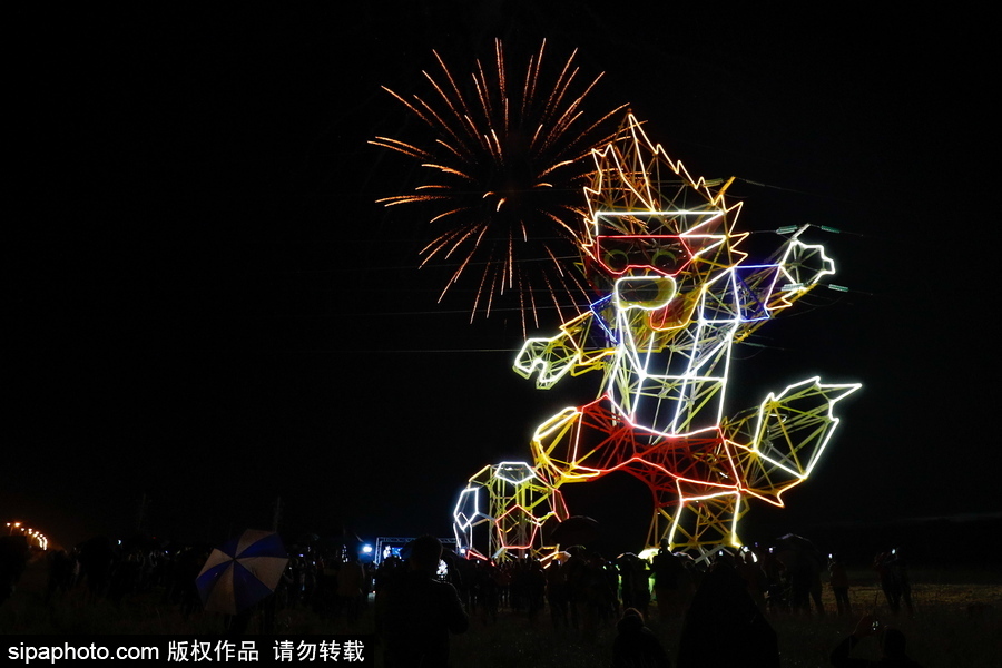 要不要這么萌！俄羅斯路邊一電力塔變身世界杯吉祥物