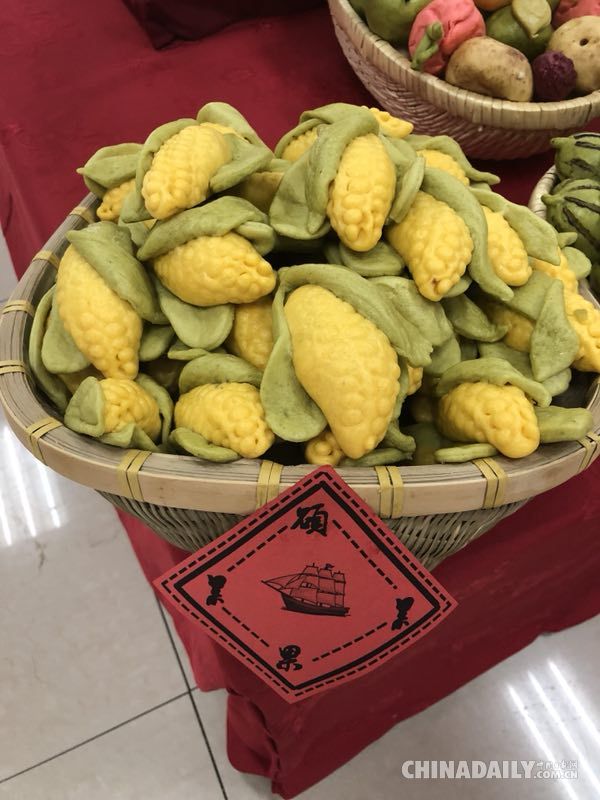 別樣的禮物！大學(xué)廚師為畢業(yè)生奉獻(xiàn)特色面點(diǎn)