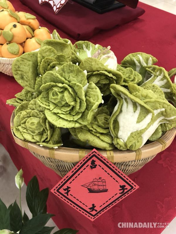 別樣的禮物！大學(xué)廚師為畢業(yè)生奉獻(xiàn)特色面點(diǎn)