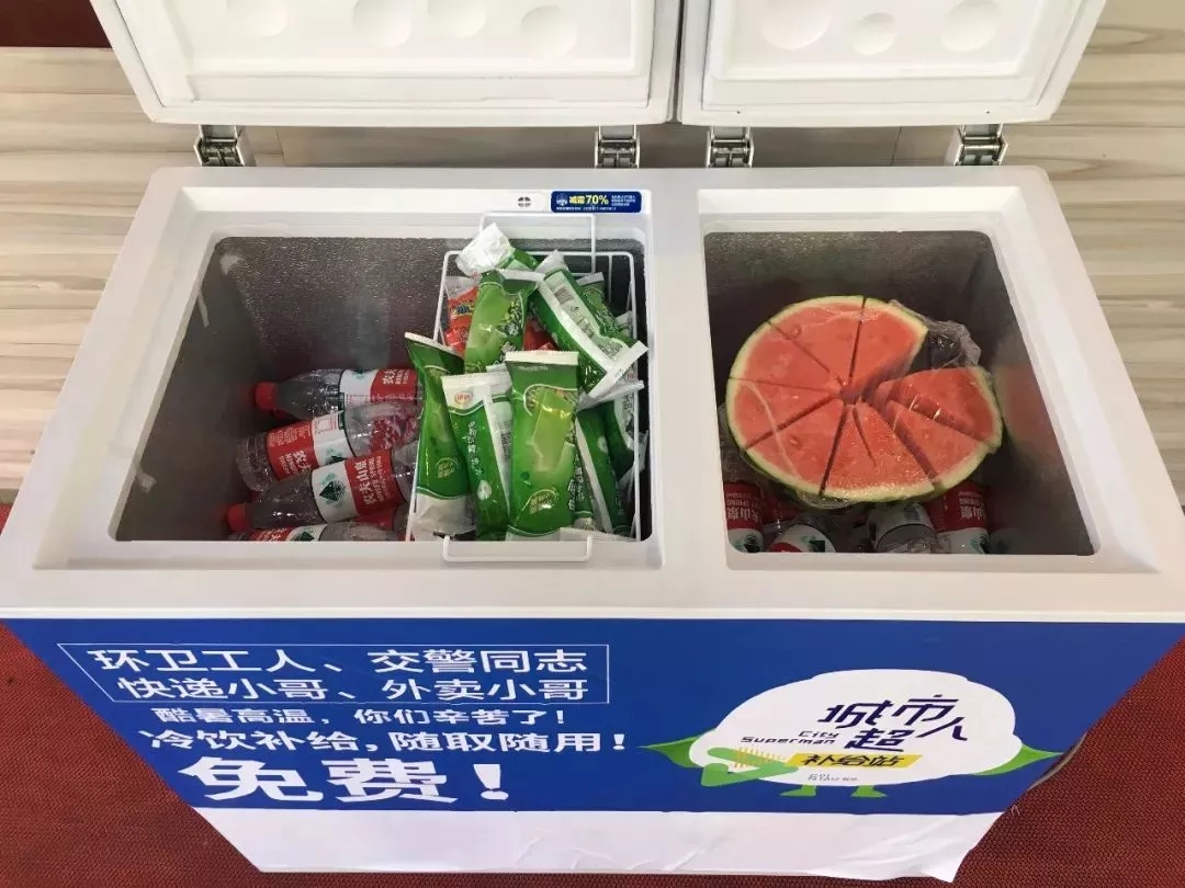 無人看管的冷飲柜放在39°高溫的杭州街頭，沒想到是這樣的結果！