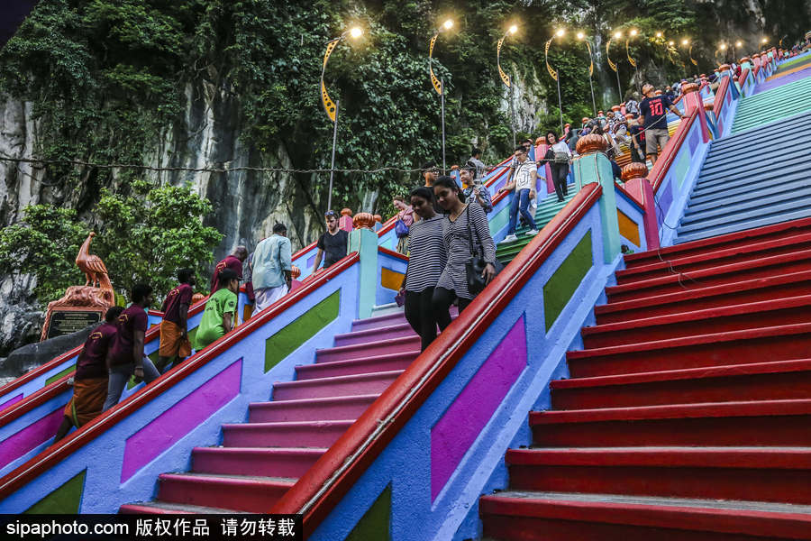 又一“網紅”拍照打卡處！馬來西亞吉隆坡彩虹樓梯成地標性景點