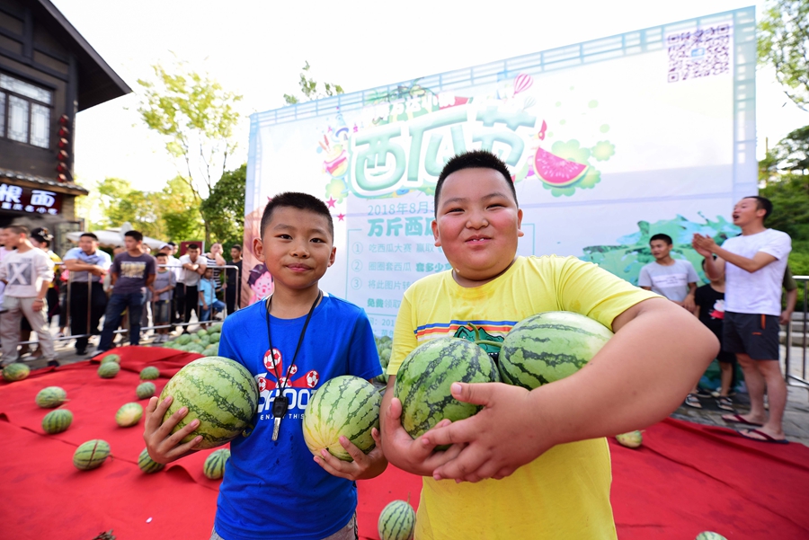 貴州丹寨：趣味“西瓜節”歡樂度周末