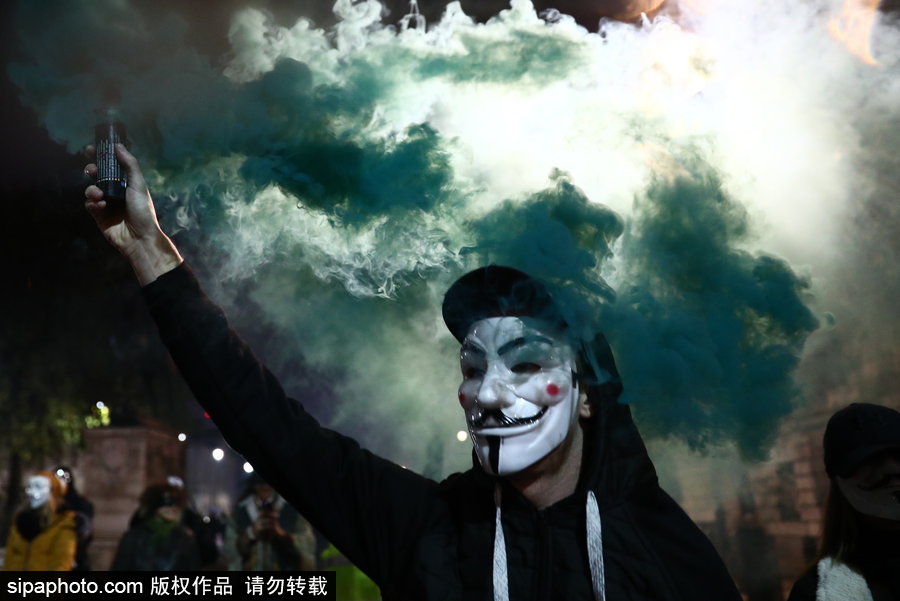 英國：蓋伊·福克斯之魂再度燃燒！百萬面具游行在倫敦舉行