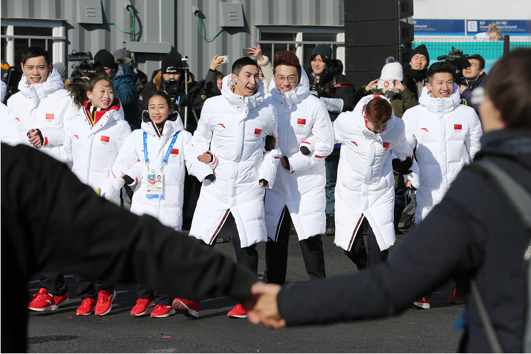 平昌冬奧會中國體育代表團升旗儀式在江陵運動員村舉行