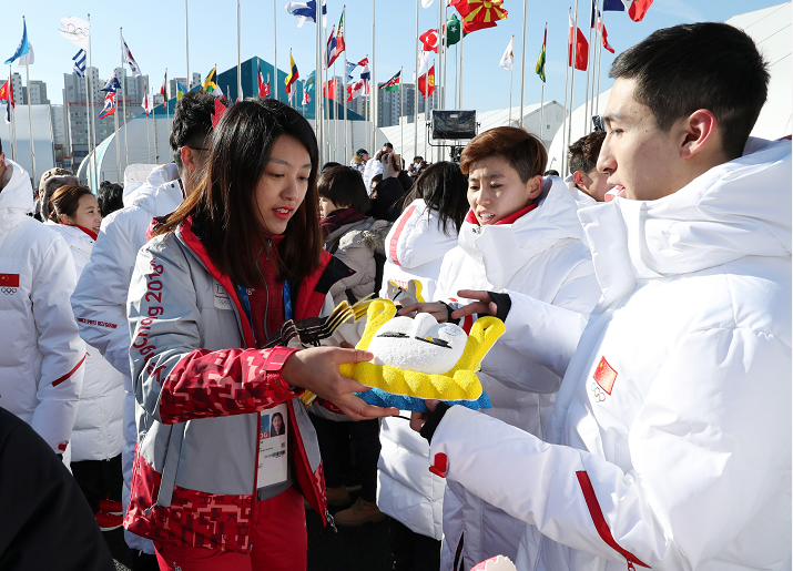 平昌冬奧會中國體育代表團升旗儀式在江陵運動員村舉行