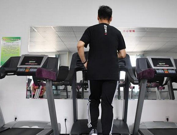 山西胖小伙為父狂減肥，11個(gè)月暴瘦173斤！